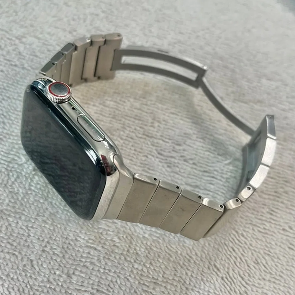 Apple retailed $799